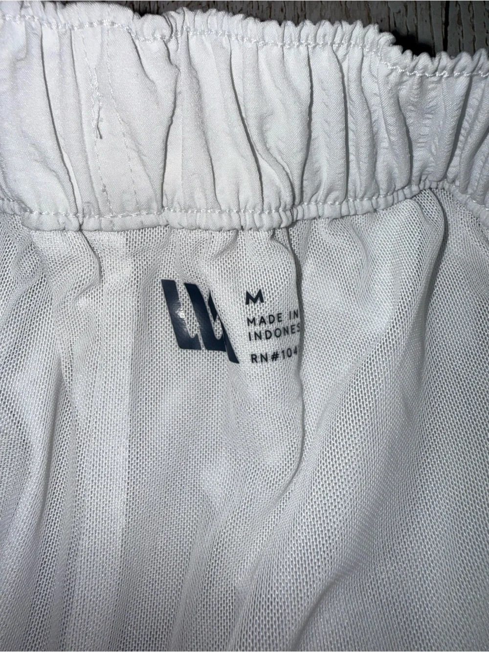 New with tags VRST Men’s 6-inch Resort Shorts in Bright Grey Seersucker.